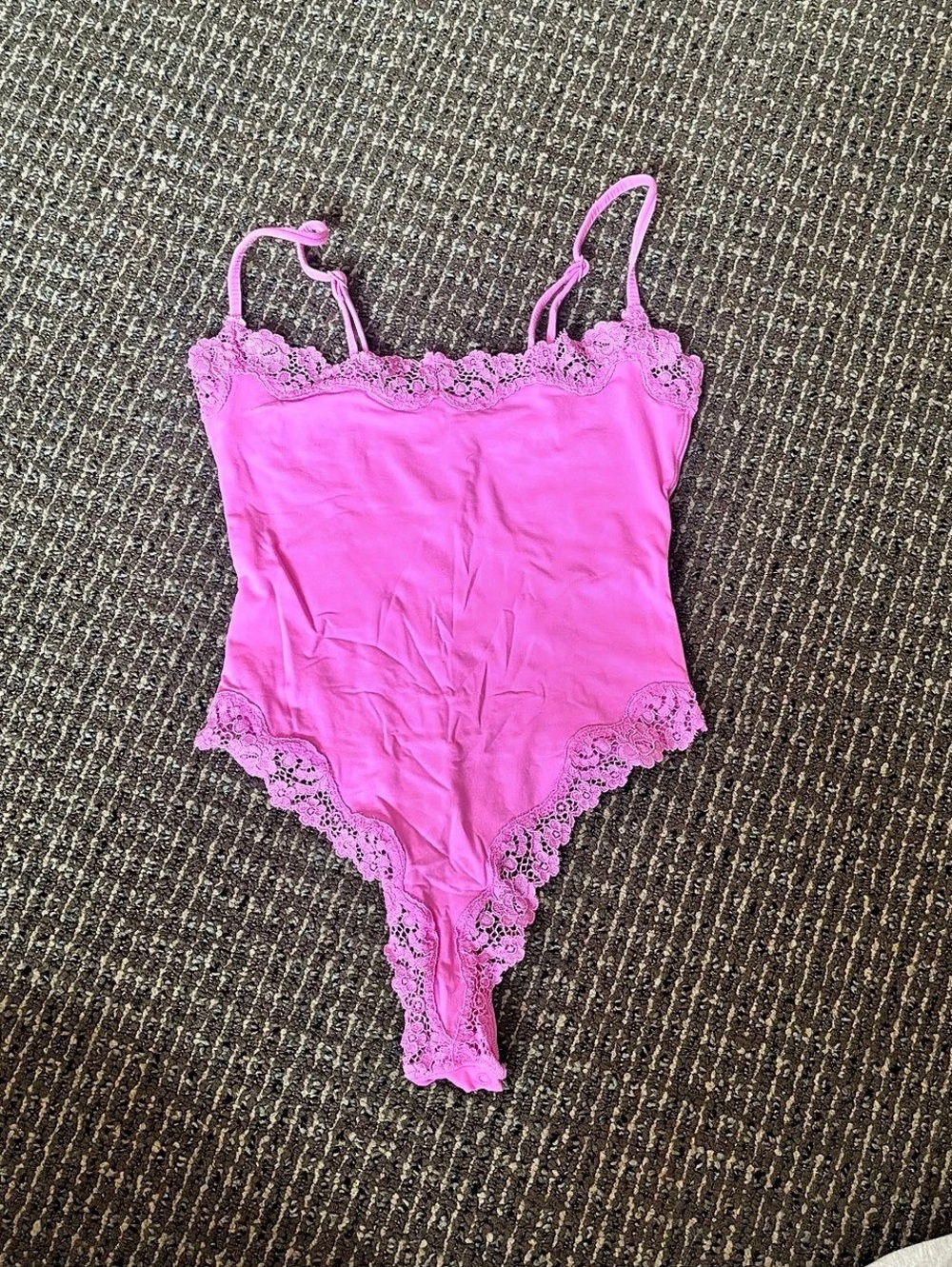 Skims Fits Everybody Lace Cami Bodysuit Valentine's Day collection, size xxs.